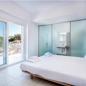 4 bedroom villa with pool and sea view in Perithia, Corfu, sleeps 9